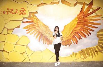 次元墻已裂！戲精關曉彤-耶亞希小仙女的戀情是否坐實？