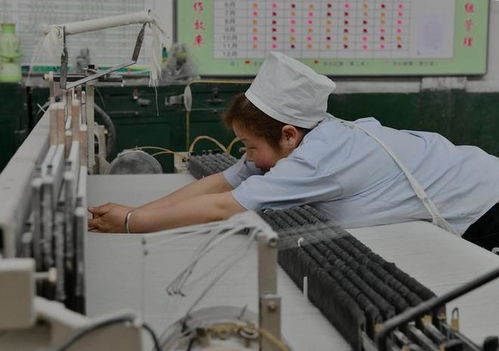 紡織車間“火爐”之謎 女職工汗如雨下，空調(diào)為何成奢望？