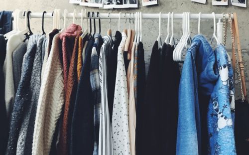 12月全國(guó)紡織服裝專業(yè)市場(chǎng)景氣指數(shù)小幅回落，日用品銷售穩(wěn)中有進(jìn)